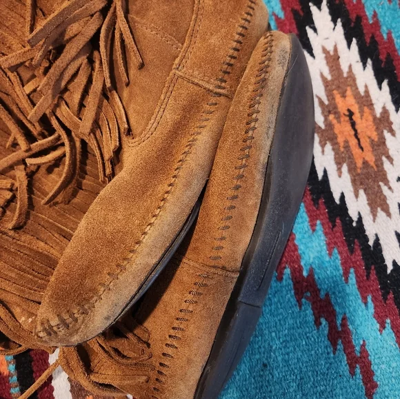 Minnetonka 3 Layer Fringe Moccasin Boots - Picture 5 of 9